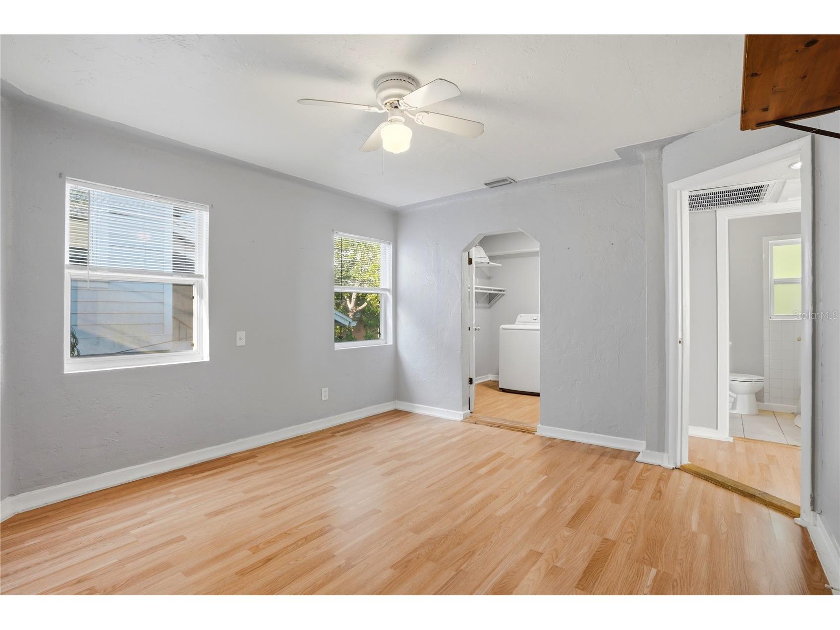 1011 14th Street N Saint Petersburg FL 33705 TB8509624 image40