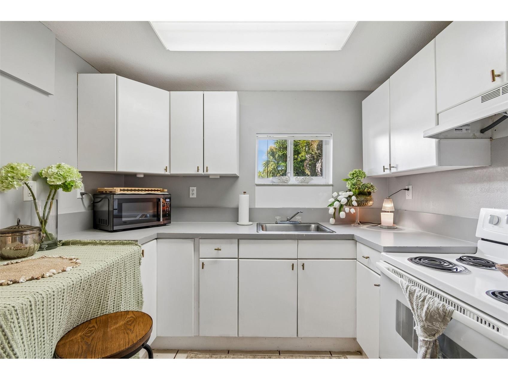 1011 14th Street N Saint Petersburg FL 33705 TB8523224 image27
