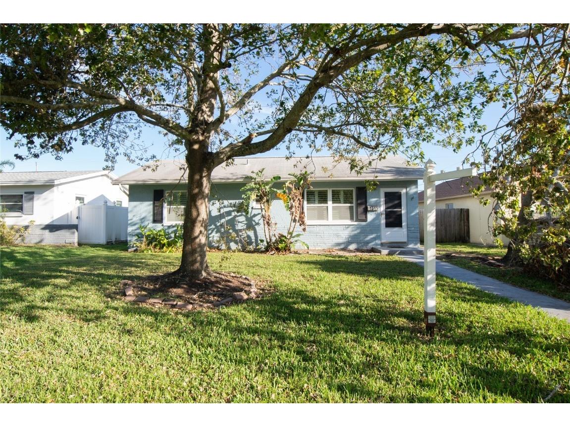1011 47th Avenue N Saint Petersburg FL 33703 TB8312766 image1