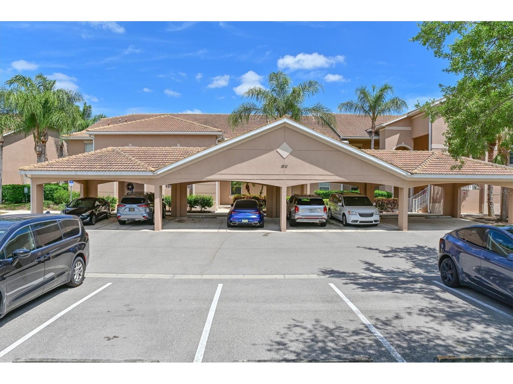 1011 Fairwaycove Lane #202 Bradenton FL 34212 A4690438 image2