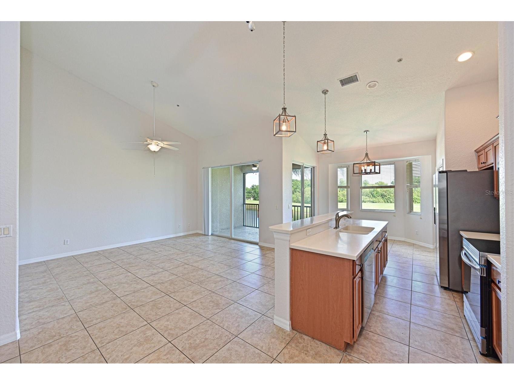1011 Fairwaycove Lane #202 Bradenton FL 34212 A4690438 image7