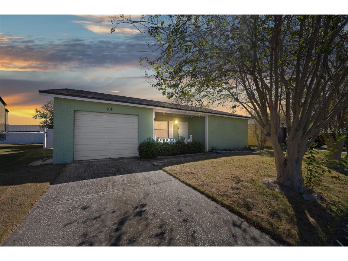 1011 Lochmont Drive Brandon FL 33511 TB8445734 image1