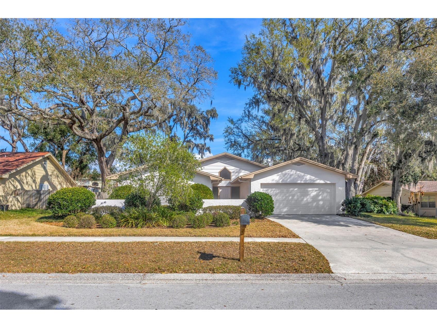 1011 Meadowcrest Drive Valrico FL 33594 TB8480924 image1