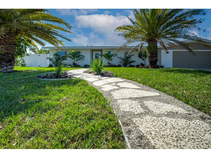 10115 Kingfisher Road E Bradenton FL 34209 - CANAL TO PALMA SOLA BAY A4559127 image1