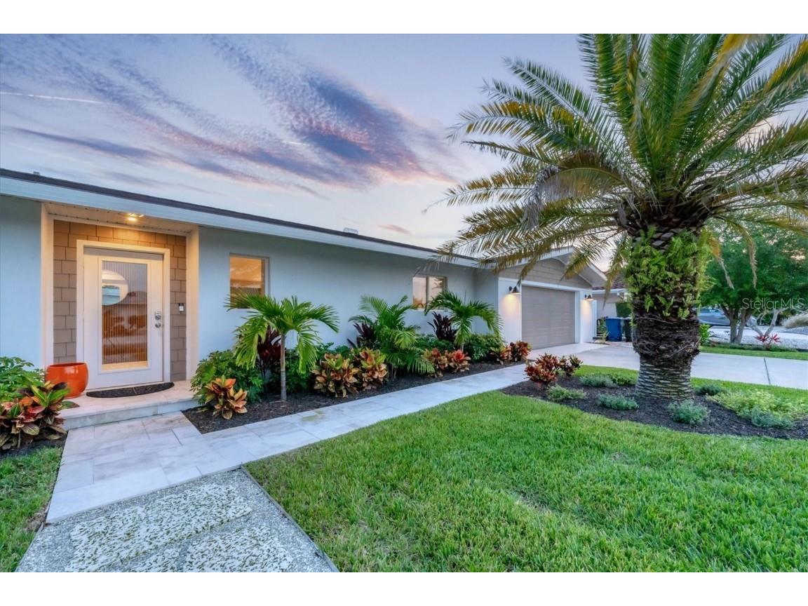 10115 Kingfisher Road E Bradenton FL 34209 - CANAL TO PALMA SOLA BAY A4605559 image1