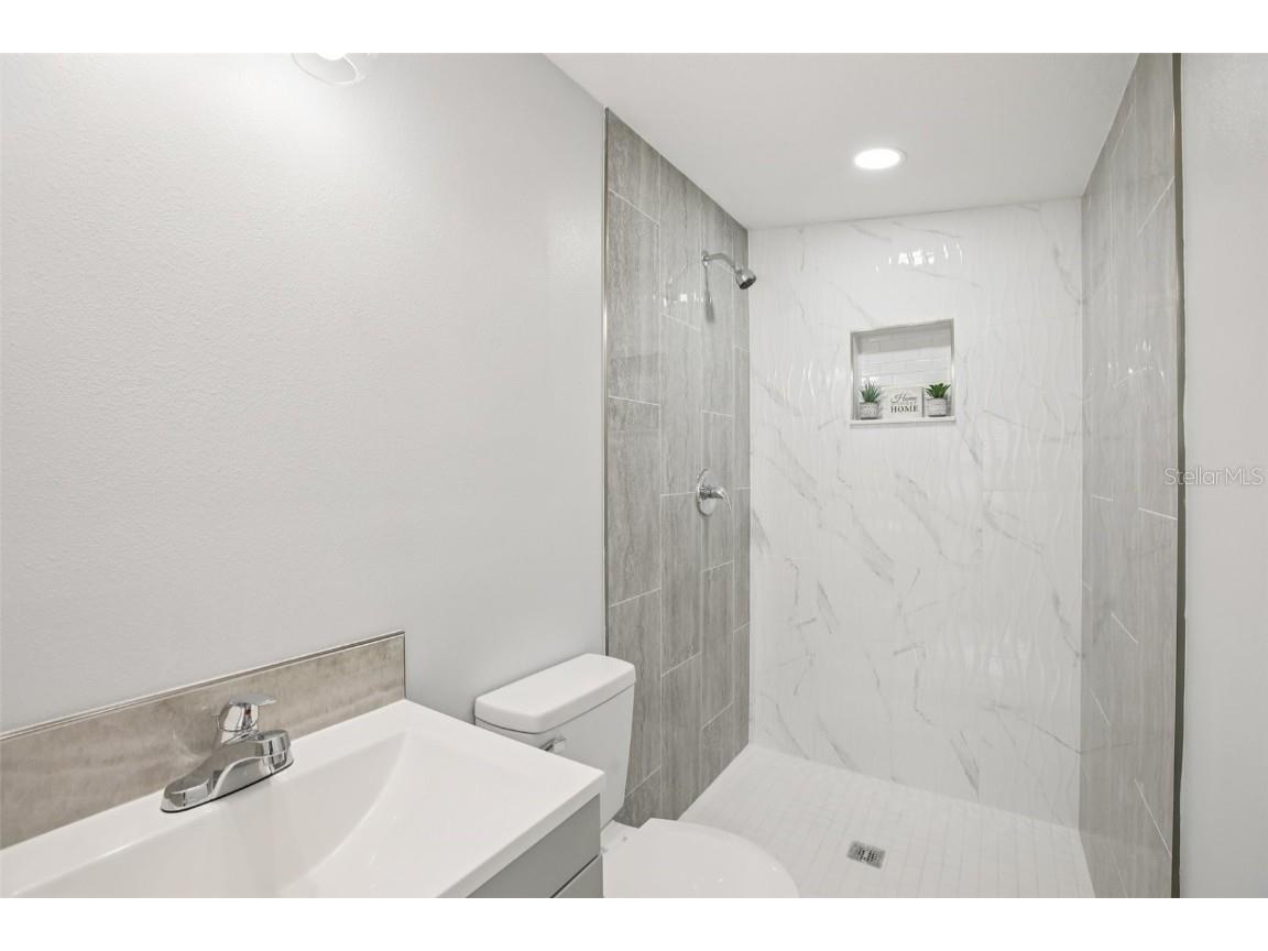 10120 Alambra Avenue Tampa FL 33619 TB8457472 image37