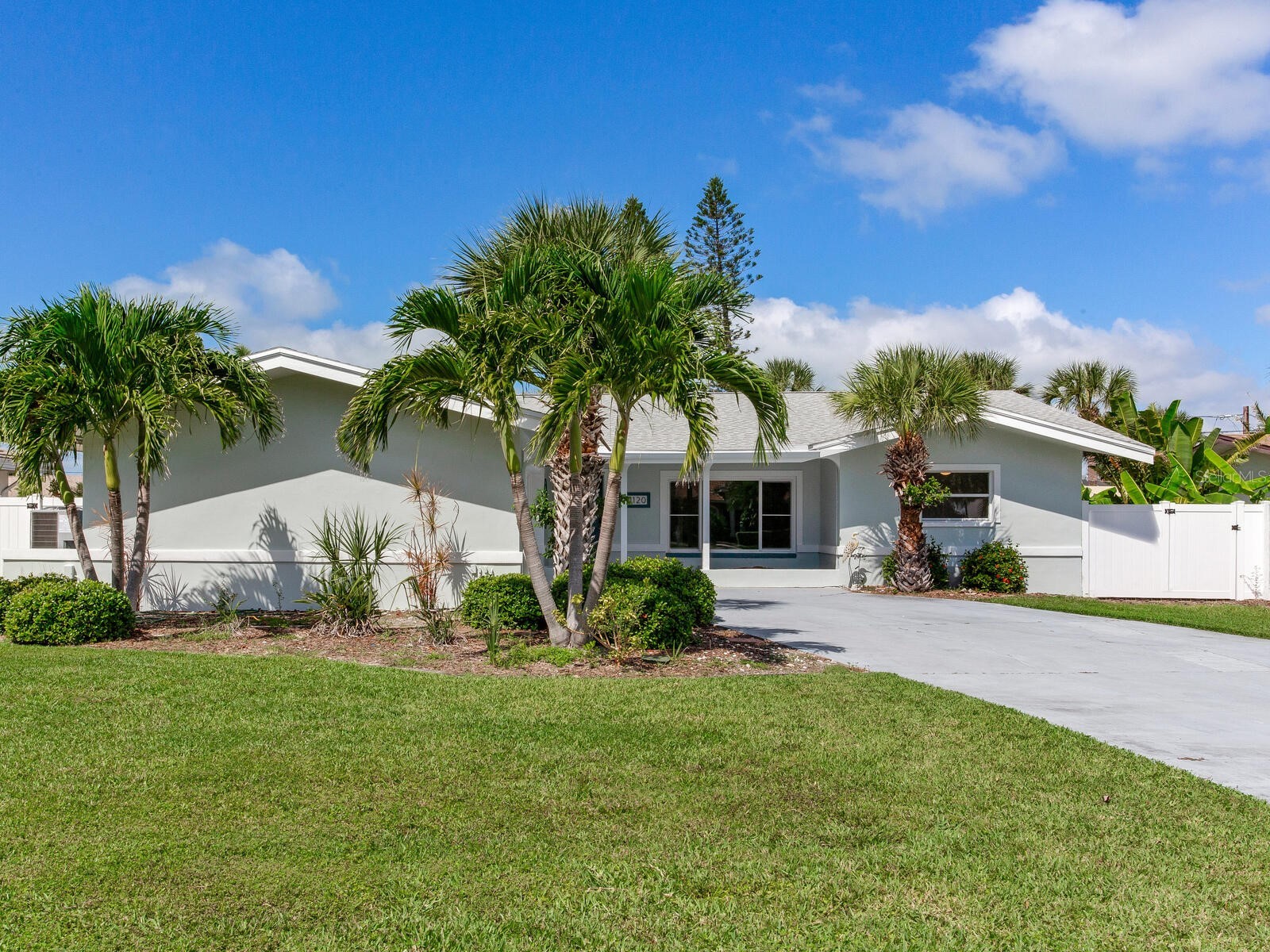 10120 Paradise Boulevard Treasure Island FL 33706 TB8436660 image1