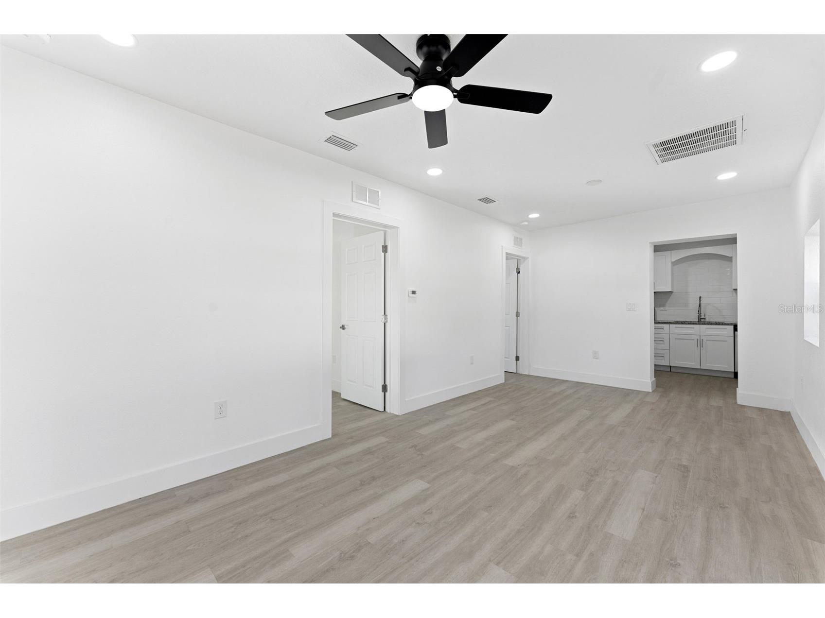 10124 N Hyacinth Avenue Tampa FL 33612 TB8489499 image9