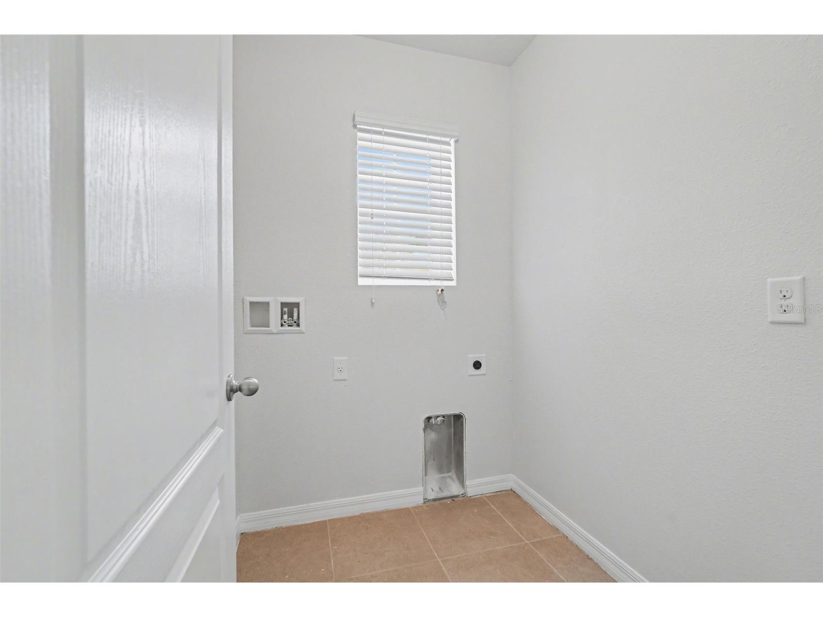 10125 Hawk Storm Avenue Tampa FL 33610 TB8490210 image18