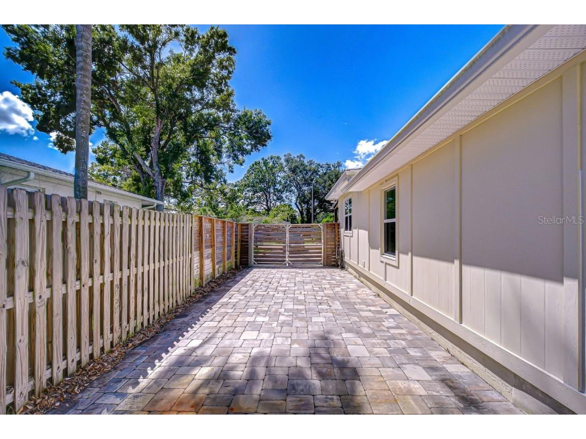 1013 W Berry Avenue Tampa FL 33603 TB8434125 image25