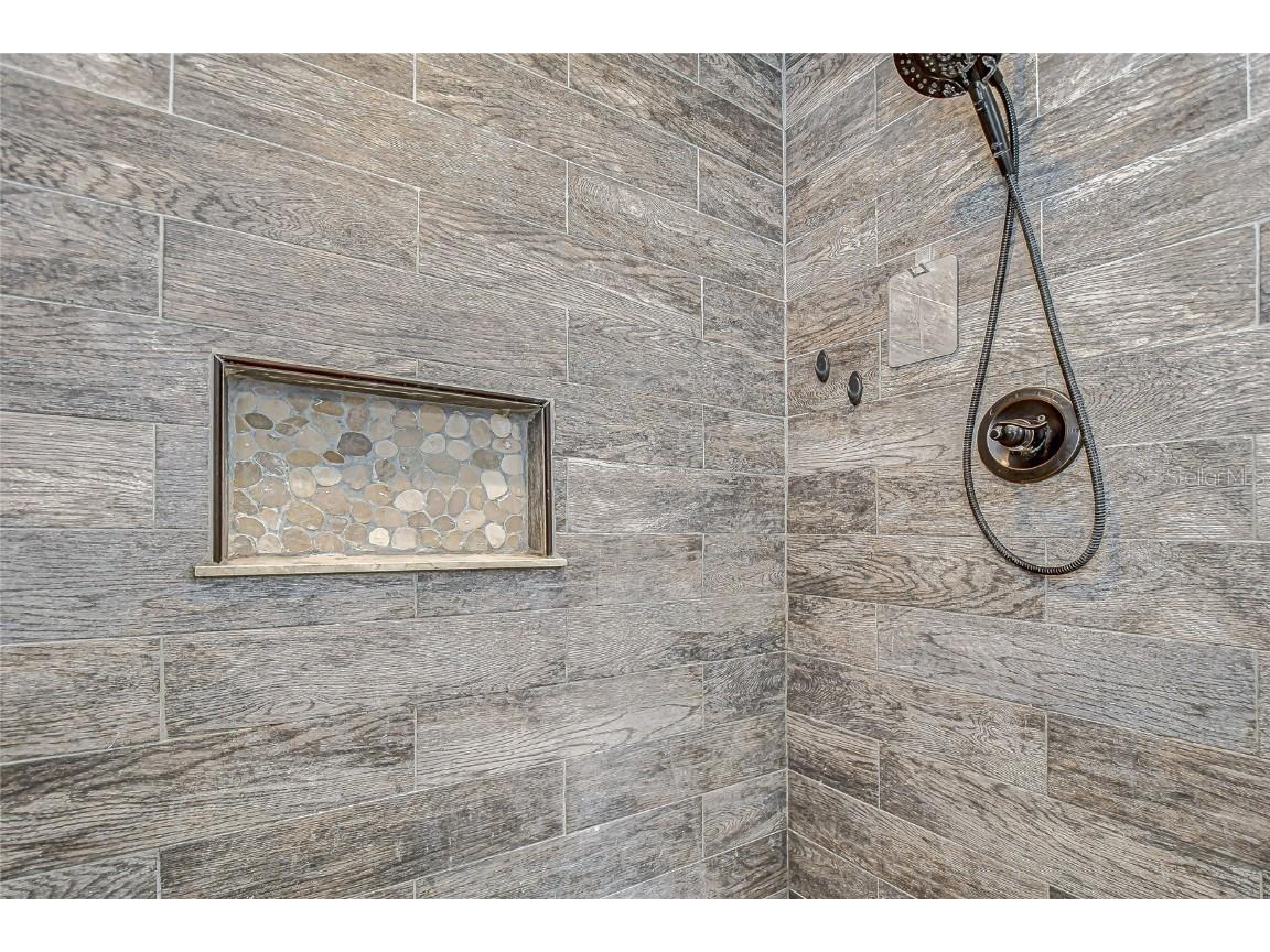 1013 W Berry Avenue Tampa FL 33603 TB8434125 image54