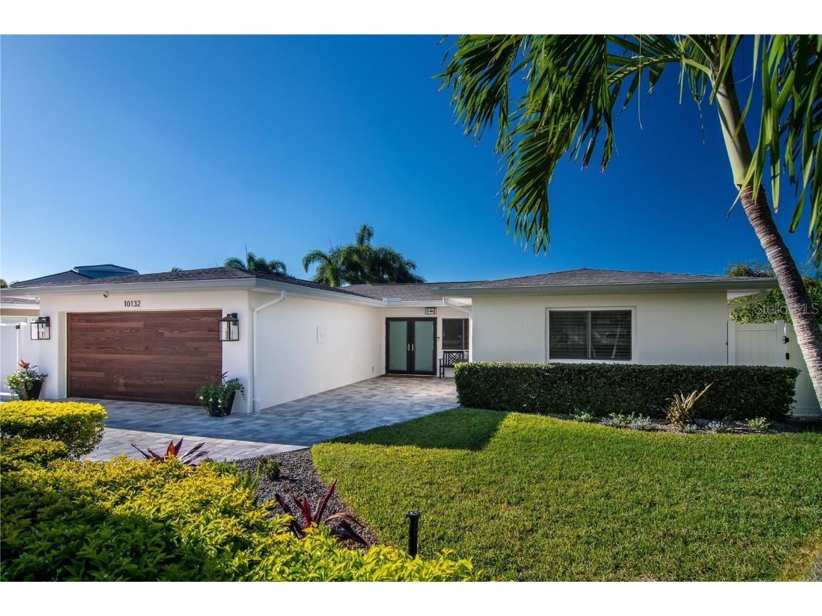 10132 Yacht Club Drive Treasure Island FL 33706 - BOCA CIEGA BAY U8182192 image1