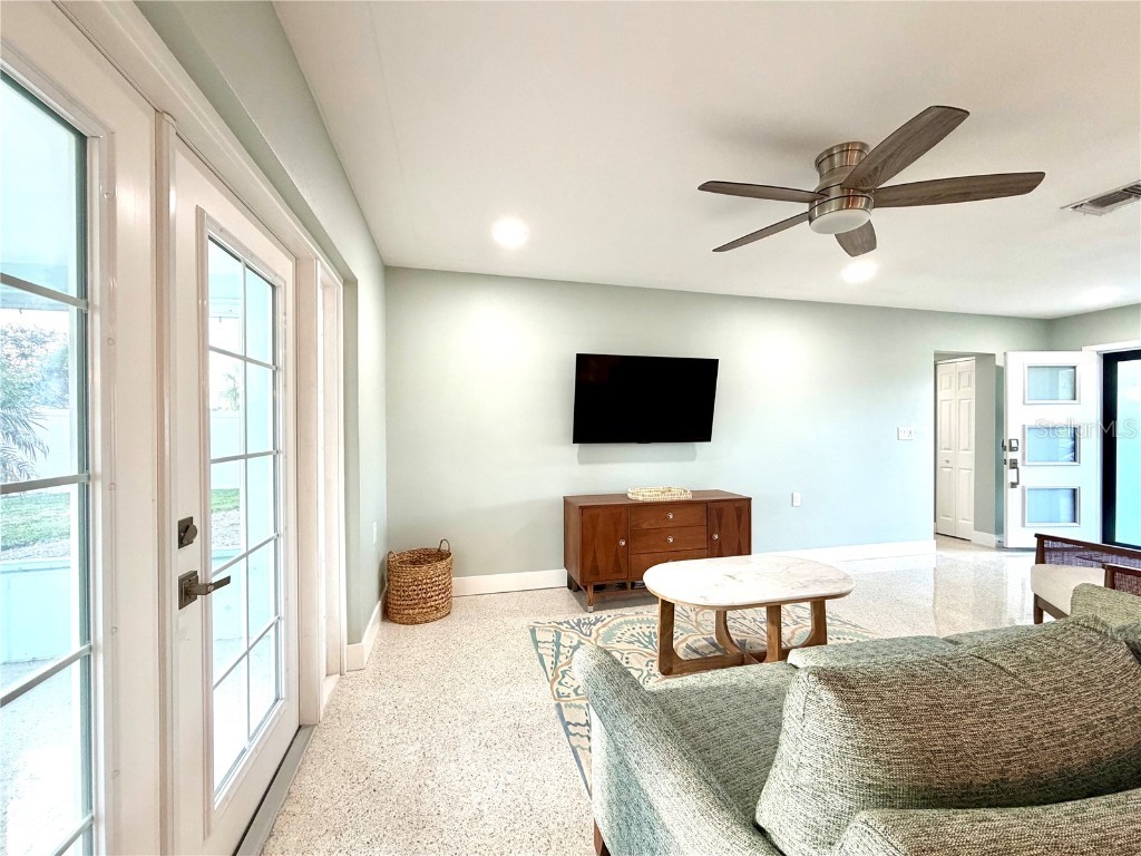 10133 4th Street E Treasure Island FL 33706 TB8438028 image8