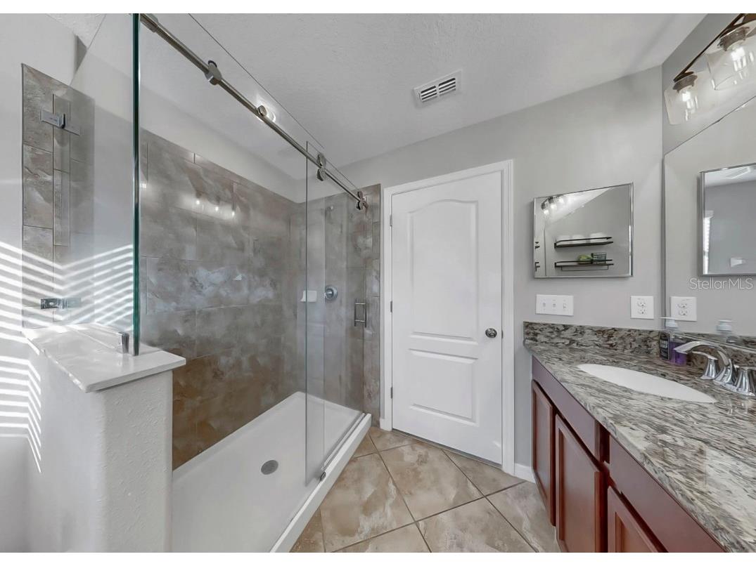 10136 Newminster Loop Ruskin FL 33573 TB8459267 image28