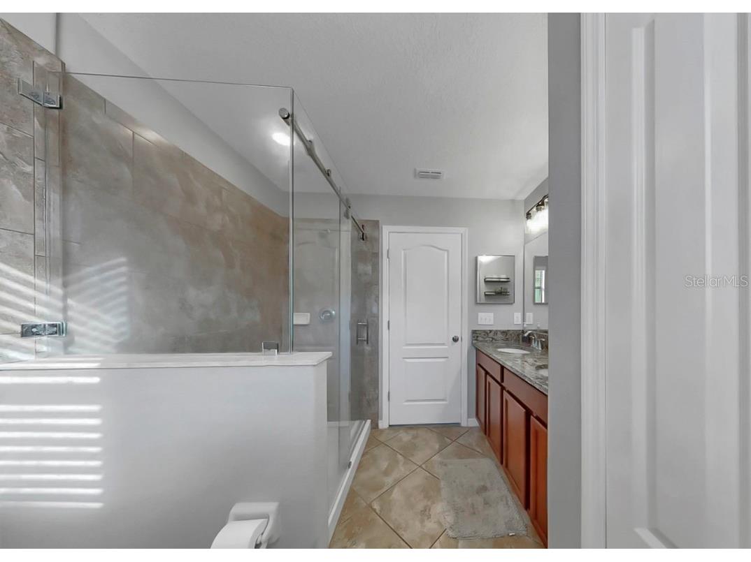 10136 Newminster Loop Ruskin FL 33573 TB8459267 image6