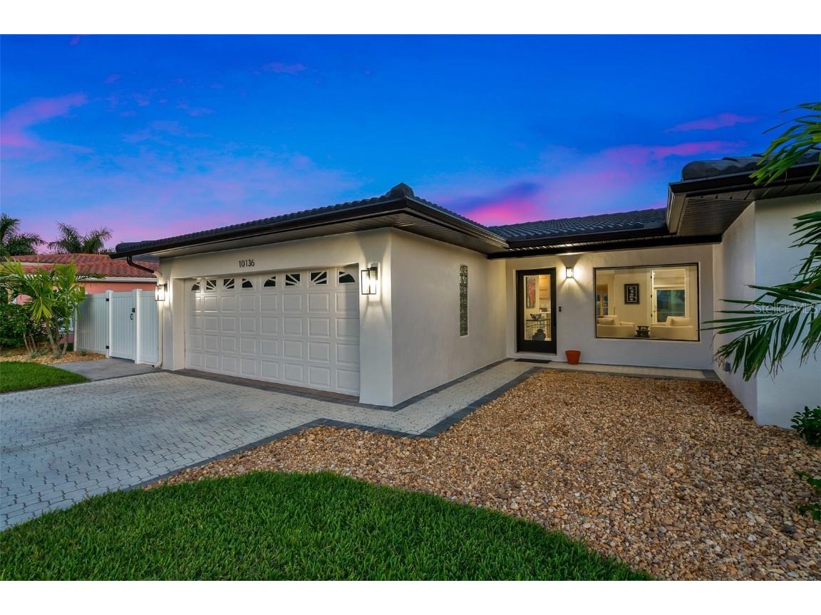 10136 Yacht Club Drive Treasure Island FL 33706 - BOCA CIEGA BAY U8190549 image1