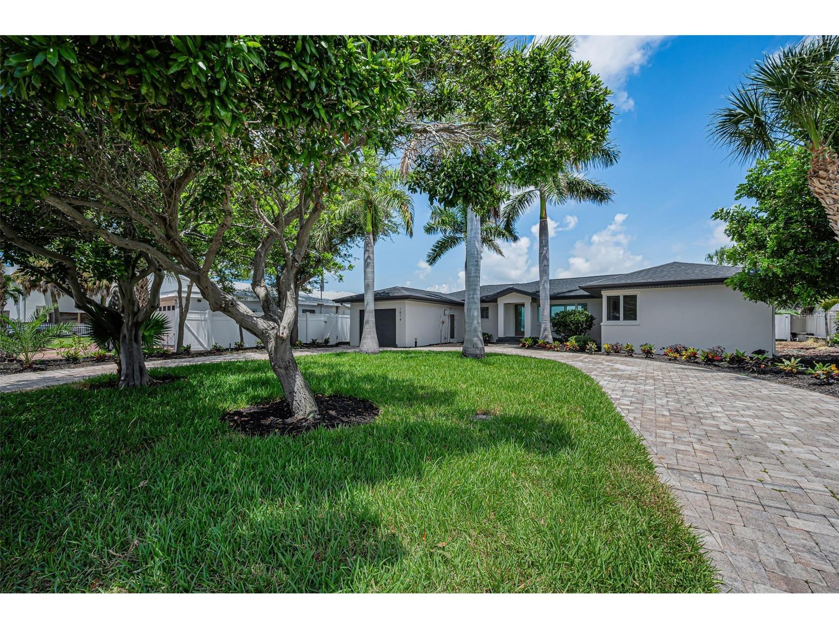 1014 Boca Ciega Isle Drive Saint Pete Beach FL 33706 - BOCA CIEGA TB8518222 image1