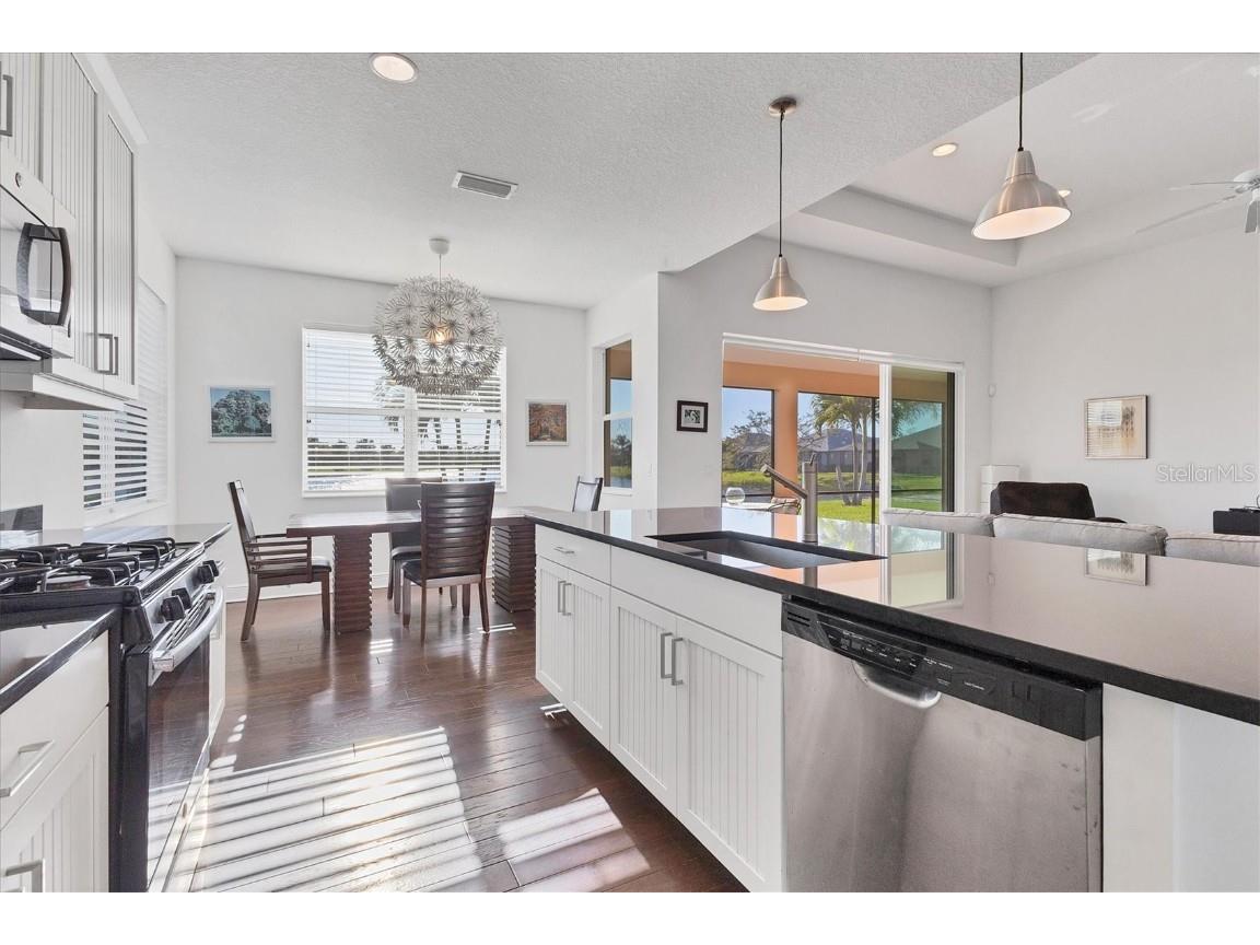 1014 Calico Glen Bradenton FL 34212 A4674535 image16