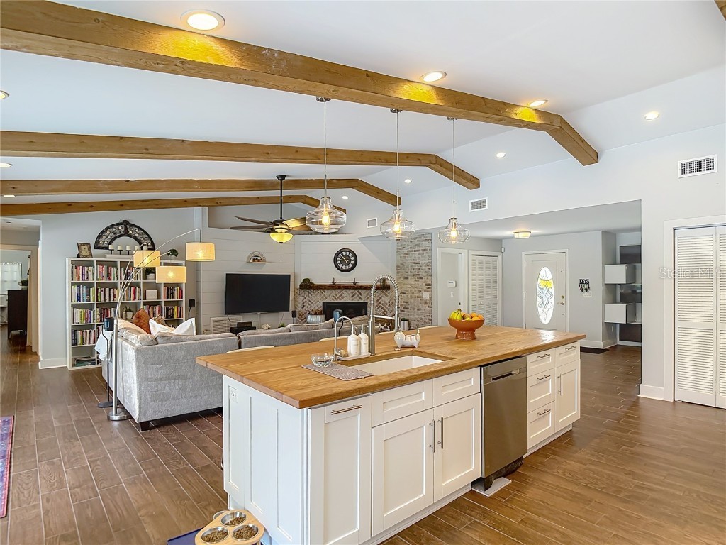 1014 Sylvia Lane Tampa FL 33613 TB8389479 image12