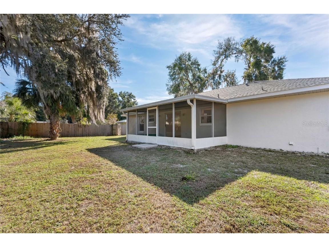 1015 Cr 463b Lake Panasoffkee FL 33538 G5104470 image10