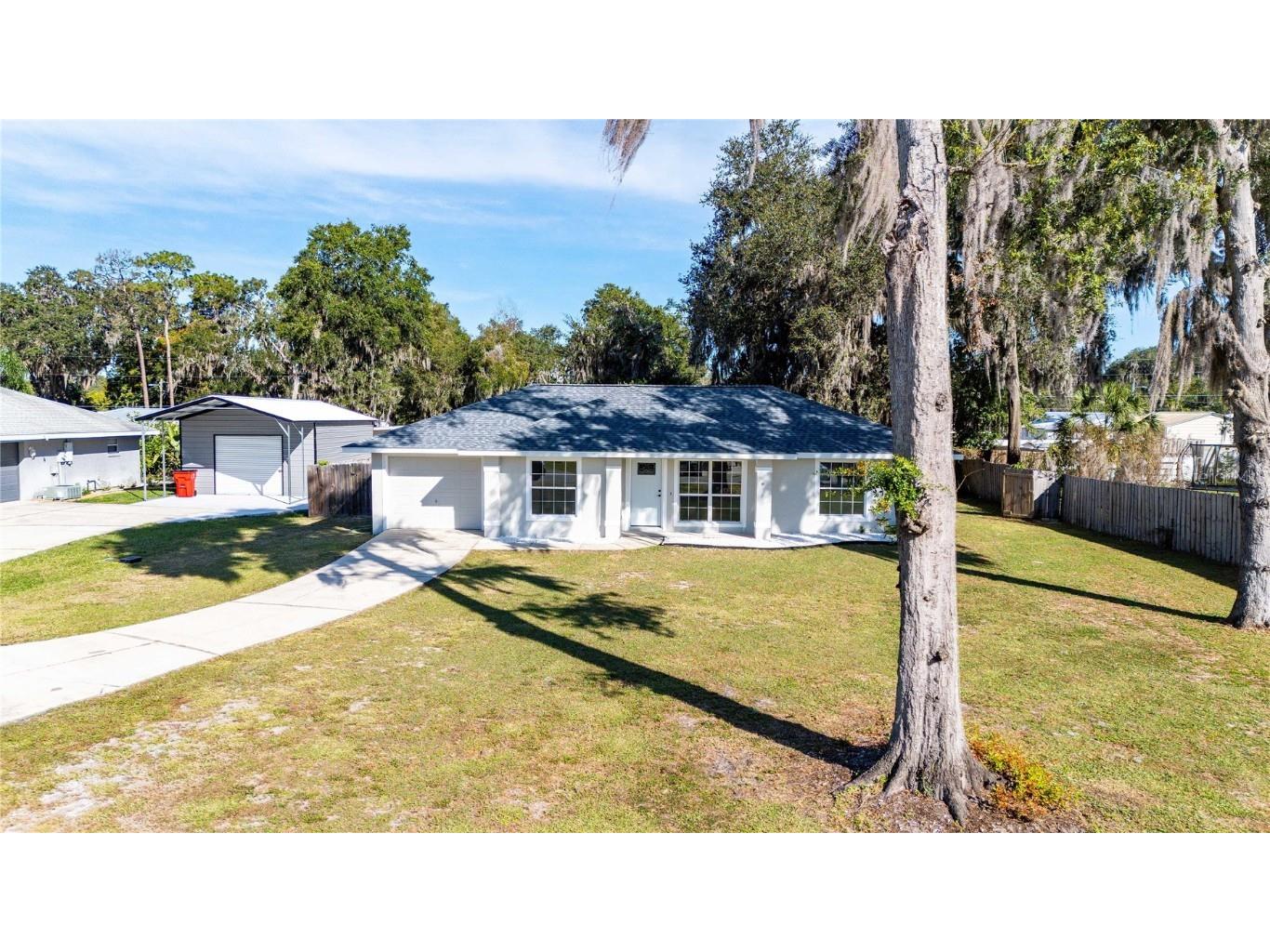 1015 Cr 463b Lake Panasoffkee FL 33538 G5104470 image15