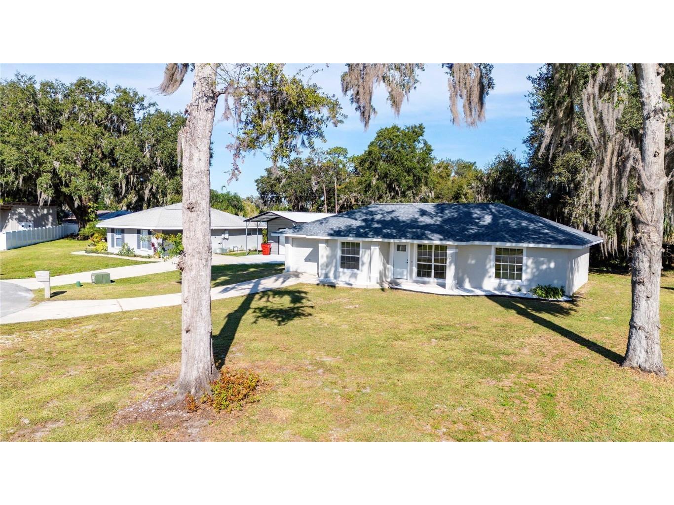 1015 Cr 463b Lake Panasoffkee FL 33538 G5104470 image16