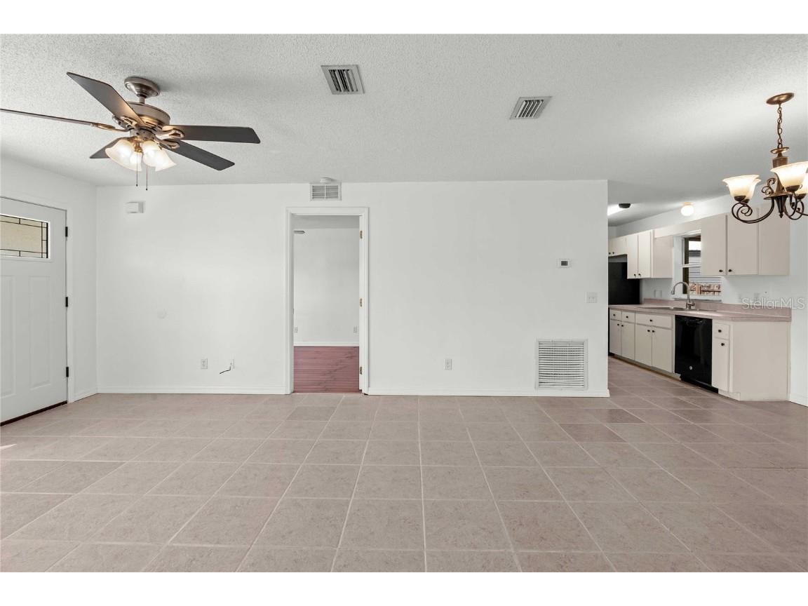 1015 Cr 463b Lake Panasoffkee FL 33538 G5104470 image28