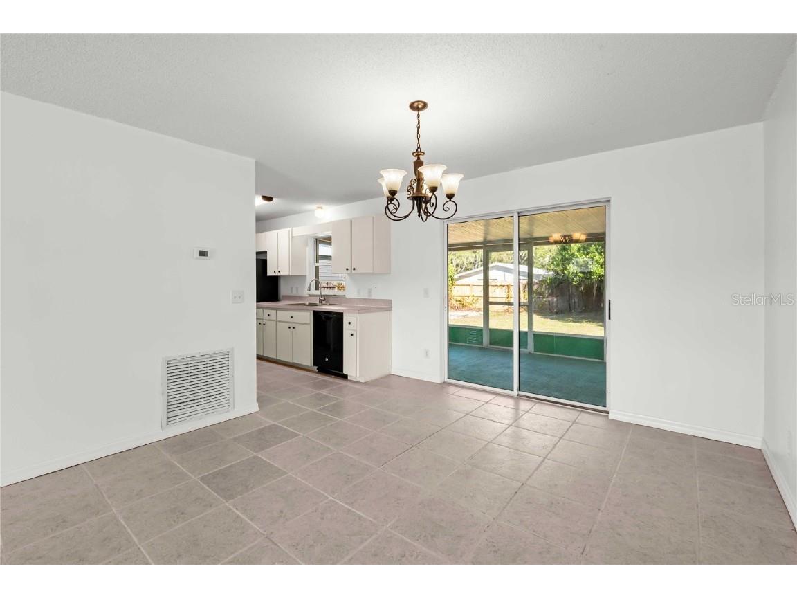 1015 Cr 463b Lake Panasoffkee FL 33538 G5104470 image30