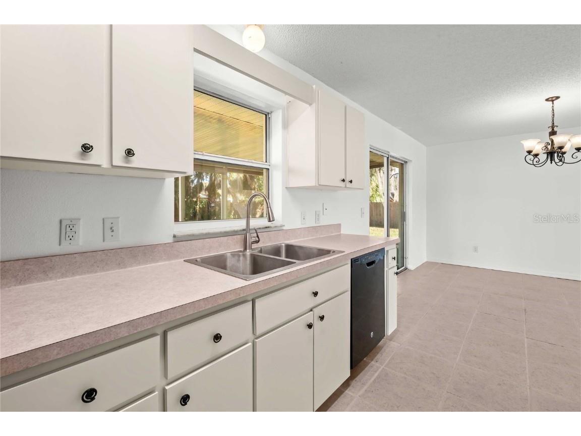 1015 Cr 463b Lake Panasoffkee FL 33538 G5104470 image35