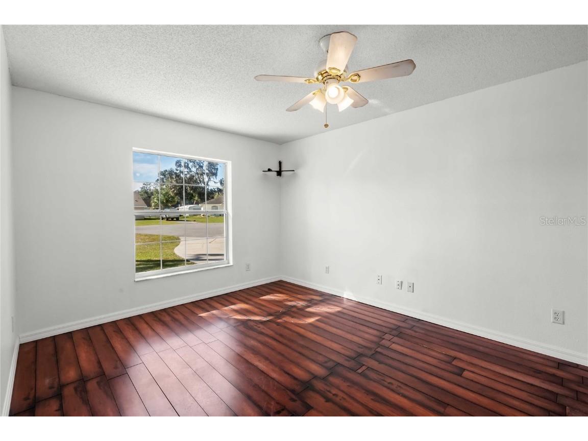 1015 Cr 463b Lake Panasoffkee FL 33538 G5104470 image37