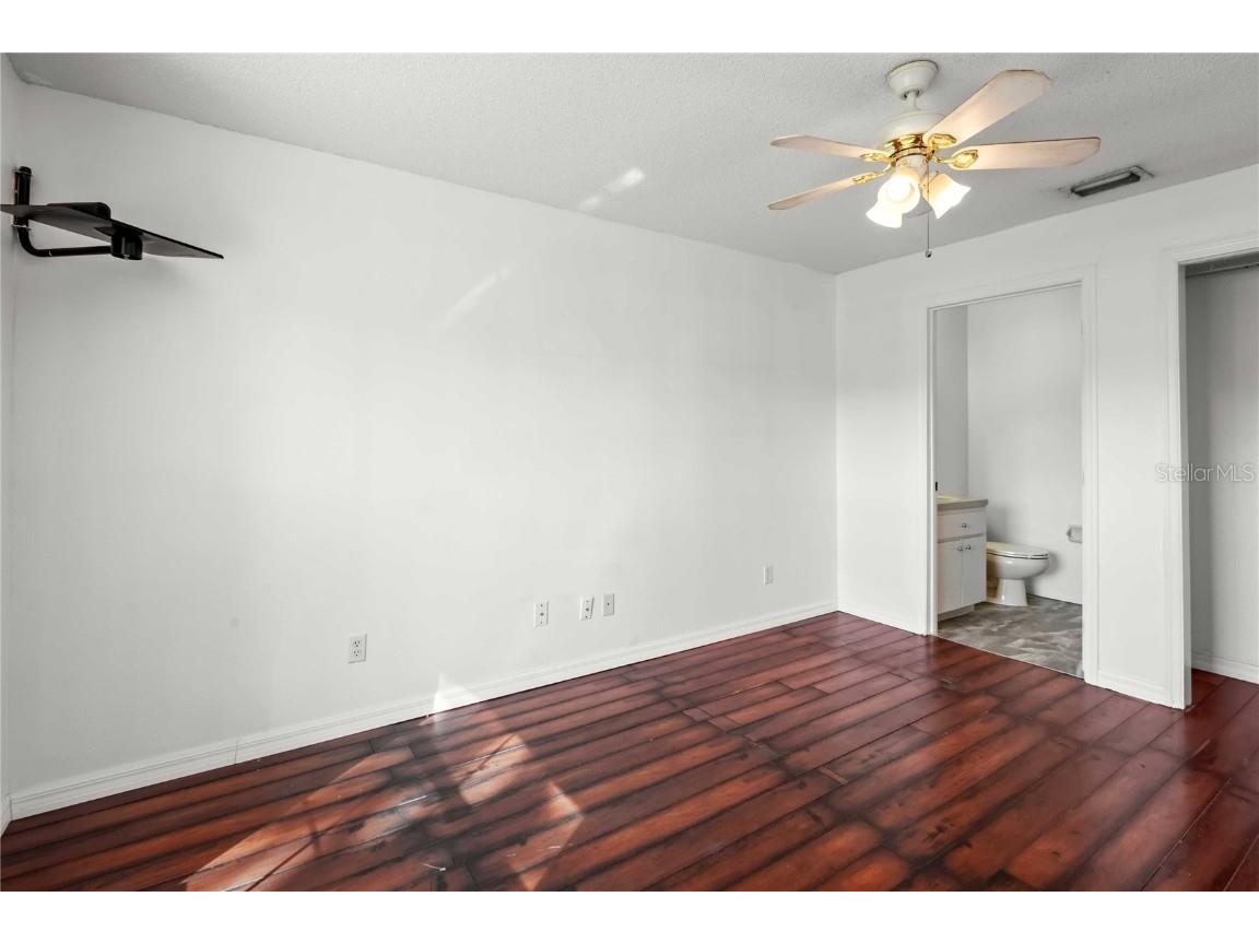 1015 Cr 463b Lake Panasoffkee FL 33538 G5104470 image38