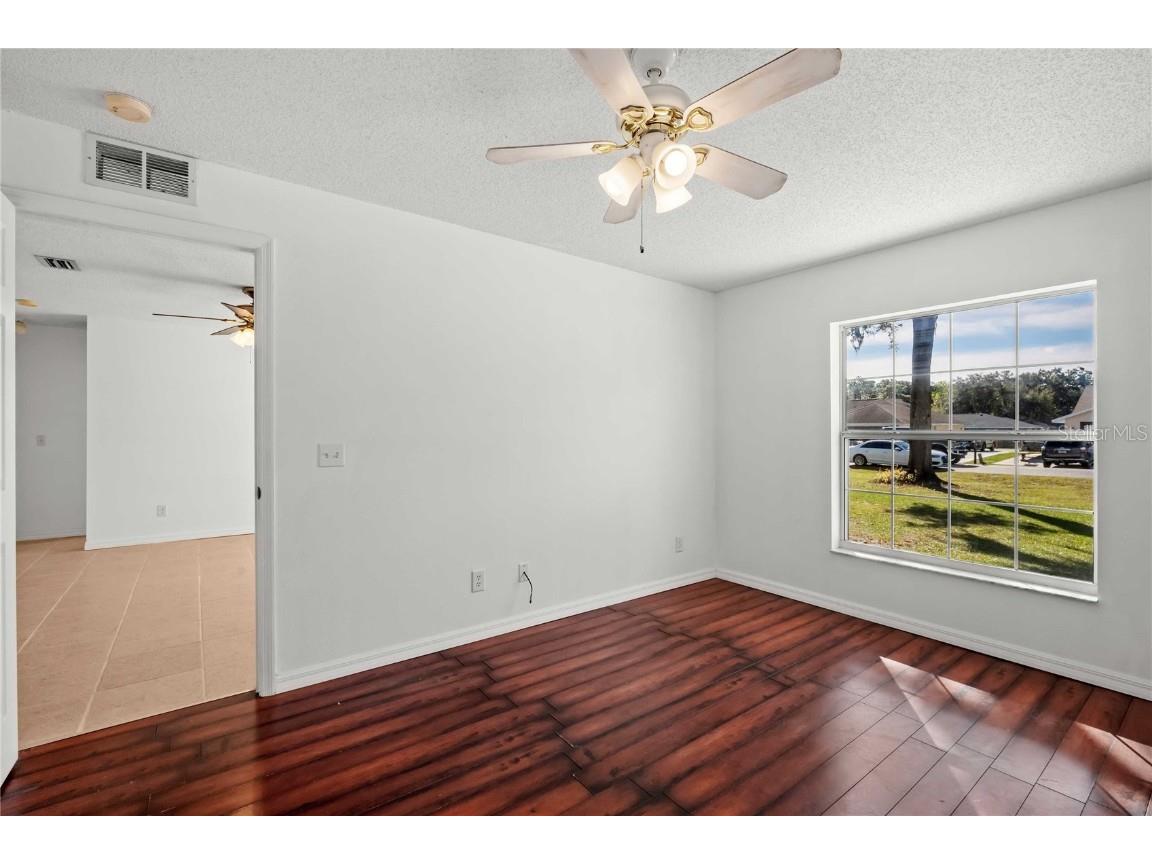 1015 Cr 463b Lake Panasoffkee FL 33538 G5104470 image4