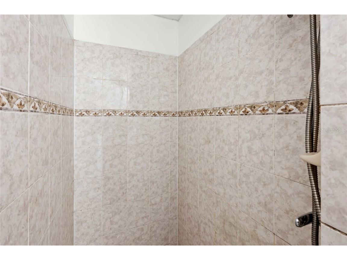 1015 Cr 463b Lake Panasoffkee FL 33538 G5104470 image40