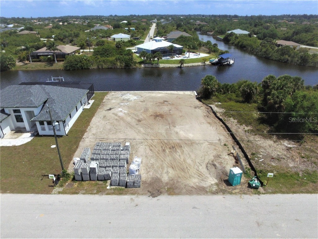 10152 Winnipeg Street Port Charlotte FL 33981 - FRUITPORT WATERWAY D6123203 image1