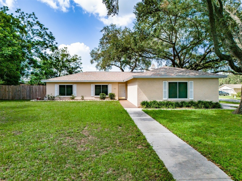 1016 Lady Guinevere Drive Valrico FL 33594 T3467322 image1