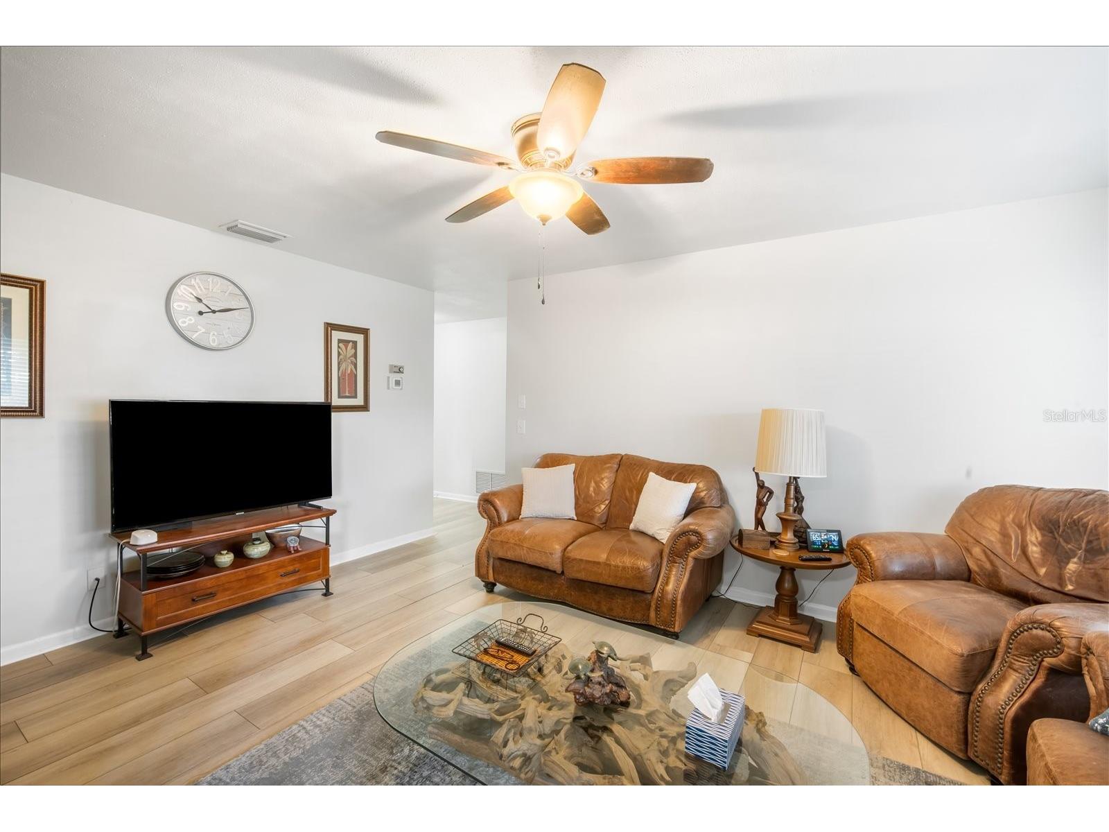 1016 Lady Guinevere Drive Valrico FL 33594 TB8468063 image3