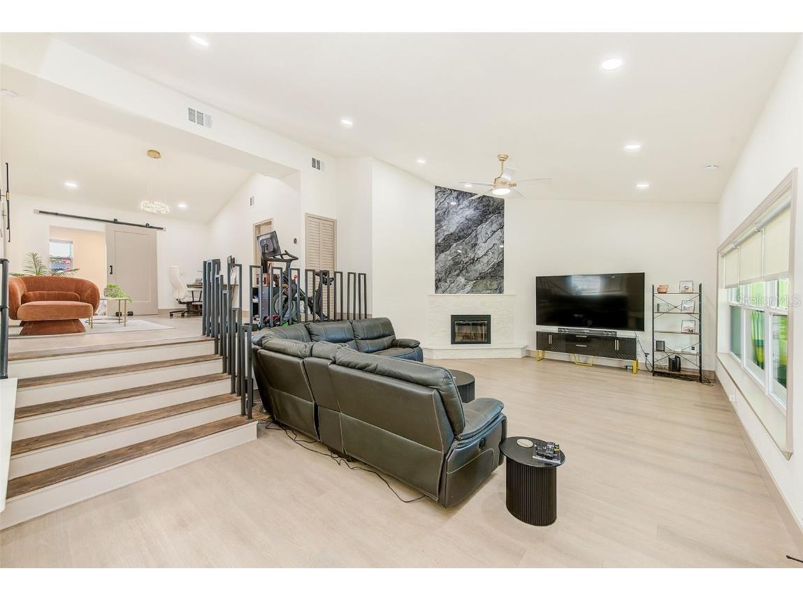 1016 Sousa Drive Largo FL 33771 TB8446525 image3