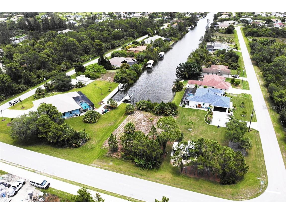 10164 Hallendale Drive Port Charlotte FL 33981 - APPLEWHITE WATERWAY D6125568 image1