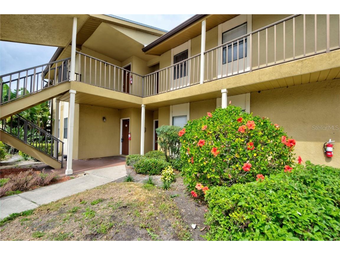 10167 Sailwinds Boulevard N #105 Largo FL 33773 - LAKE SEMINOLE U8233163 image1