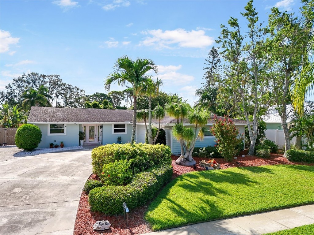 1017 Estremadura Drive Bradenton FL 34209 A4659639 image1