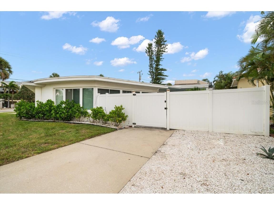 1018 Bay Esplanade Clearwater Beach FL 33767 TB8446996 image12