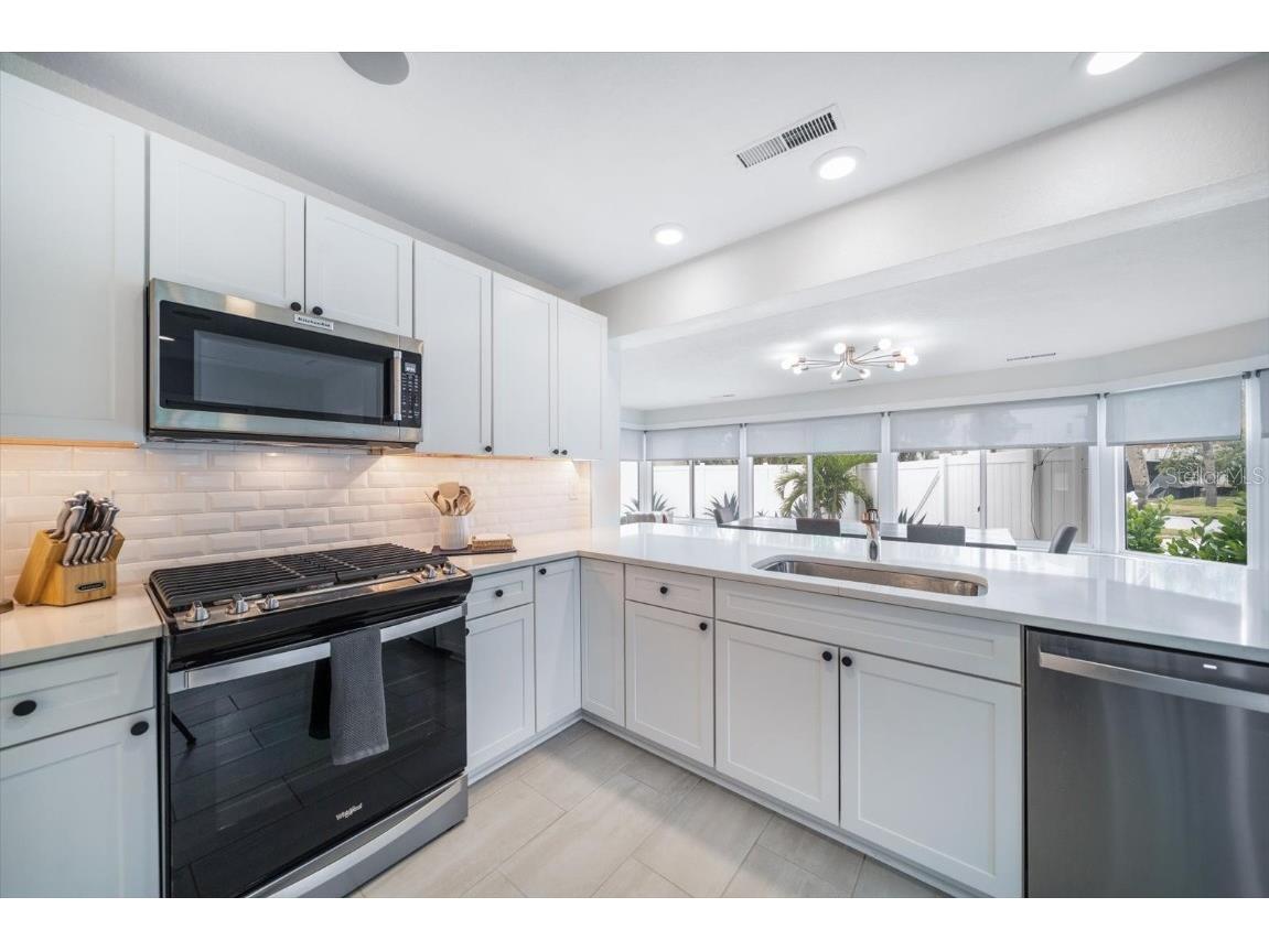 1018 Bay Esplanade Clearwater Beach FL 33767 TB8446996 image27