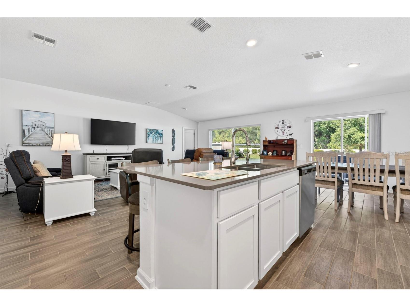 1018 Peach Creek Drive Osteen FL 32764 V4948537 image11
