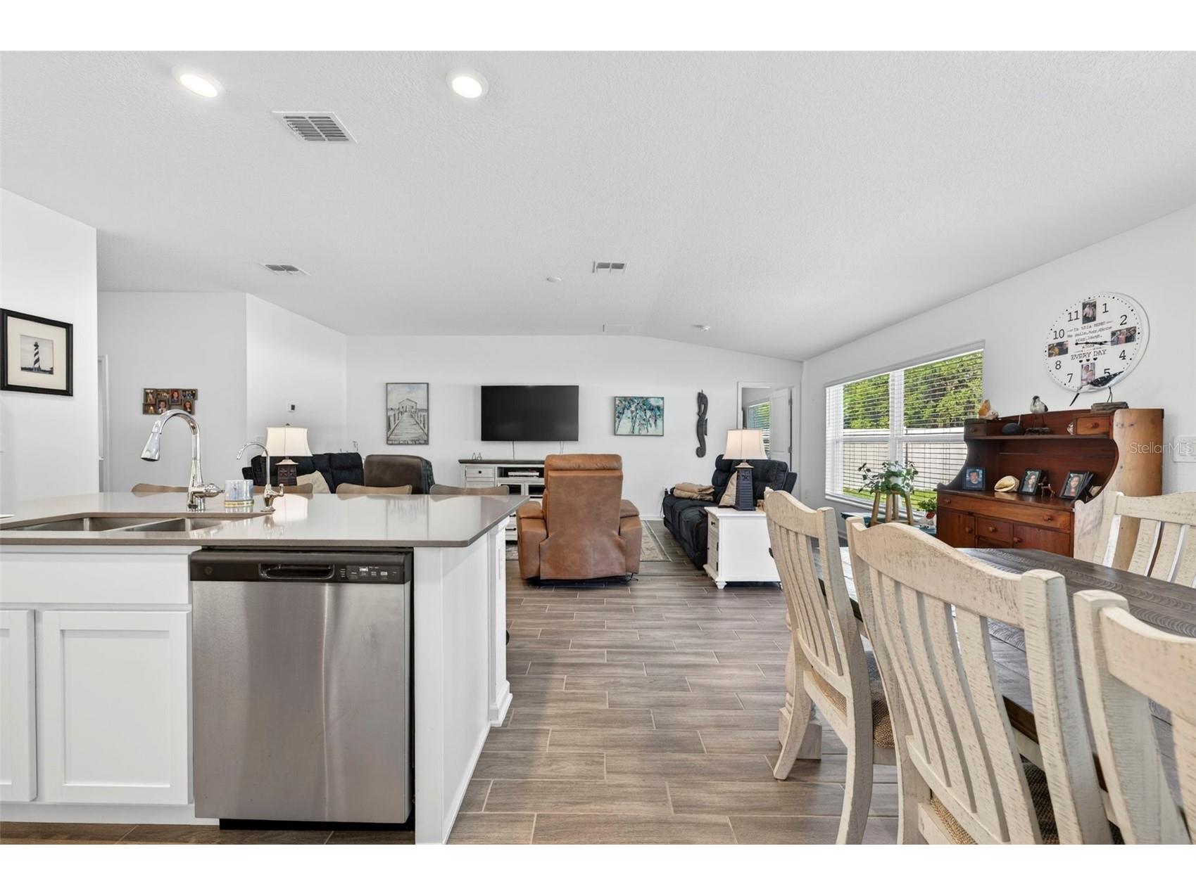 1018 Peach Creek Drive Osteen FL 32764 V4948537 image14