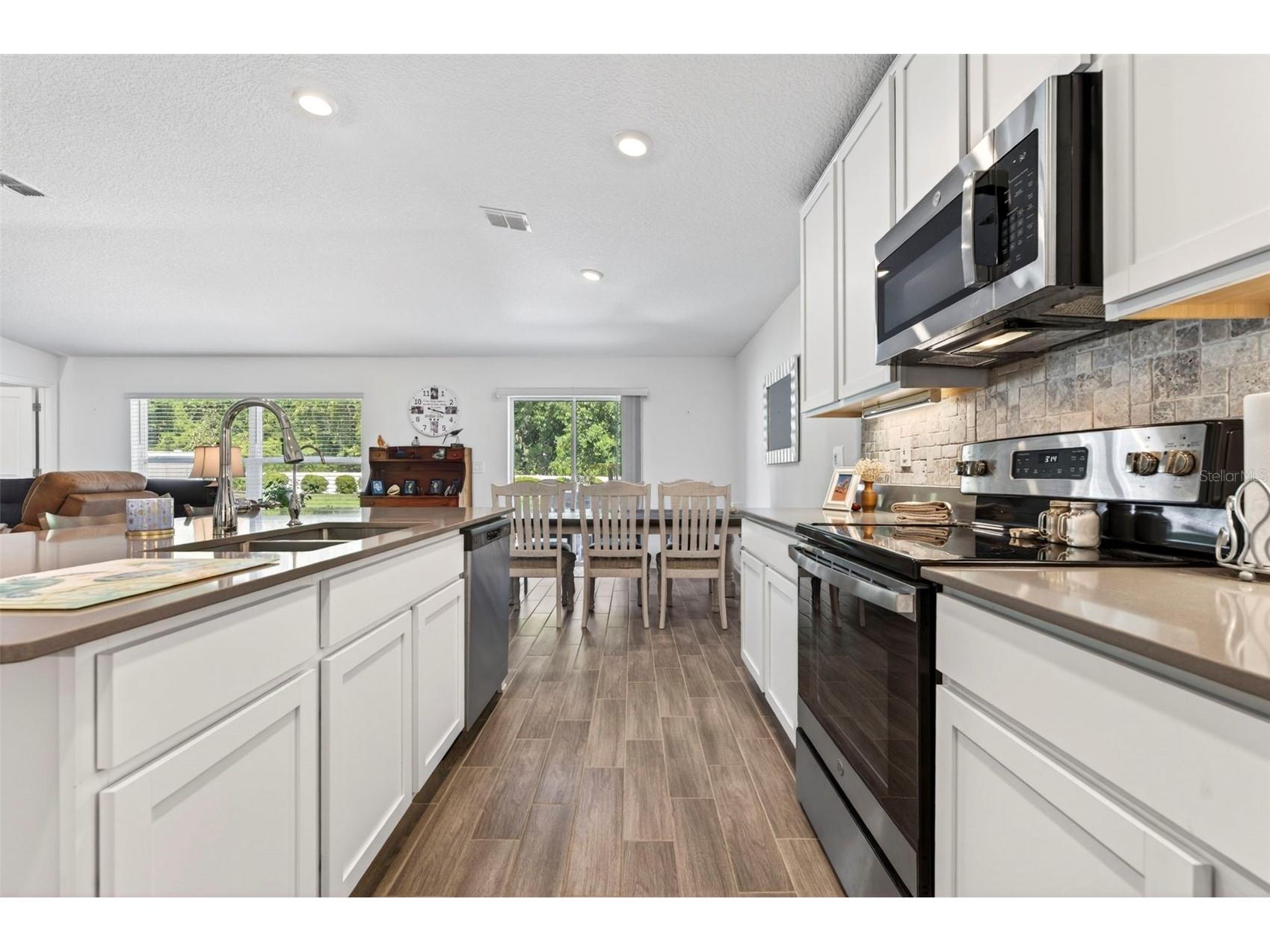 1018 Peach Creek Drive Osteen FL 32764 V4948537 image15