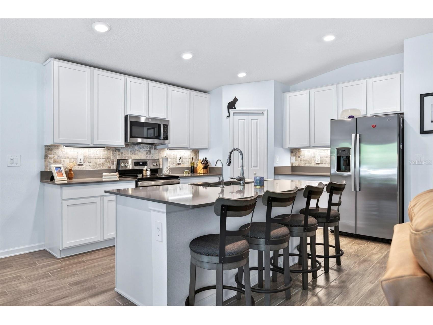 1018 Peach Creek Drive Osteen FL 32764 V4948537 image2