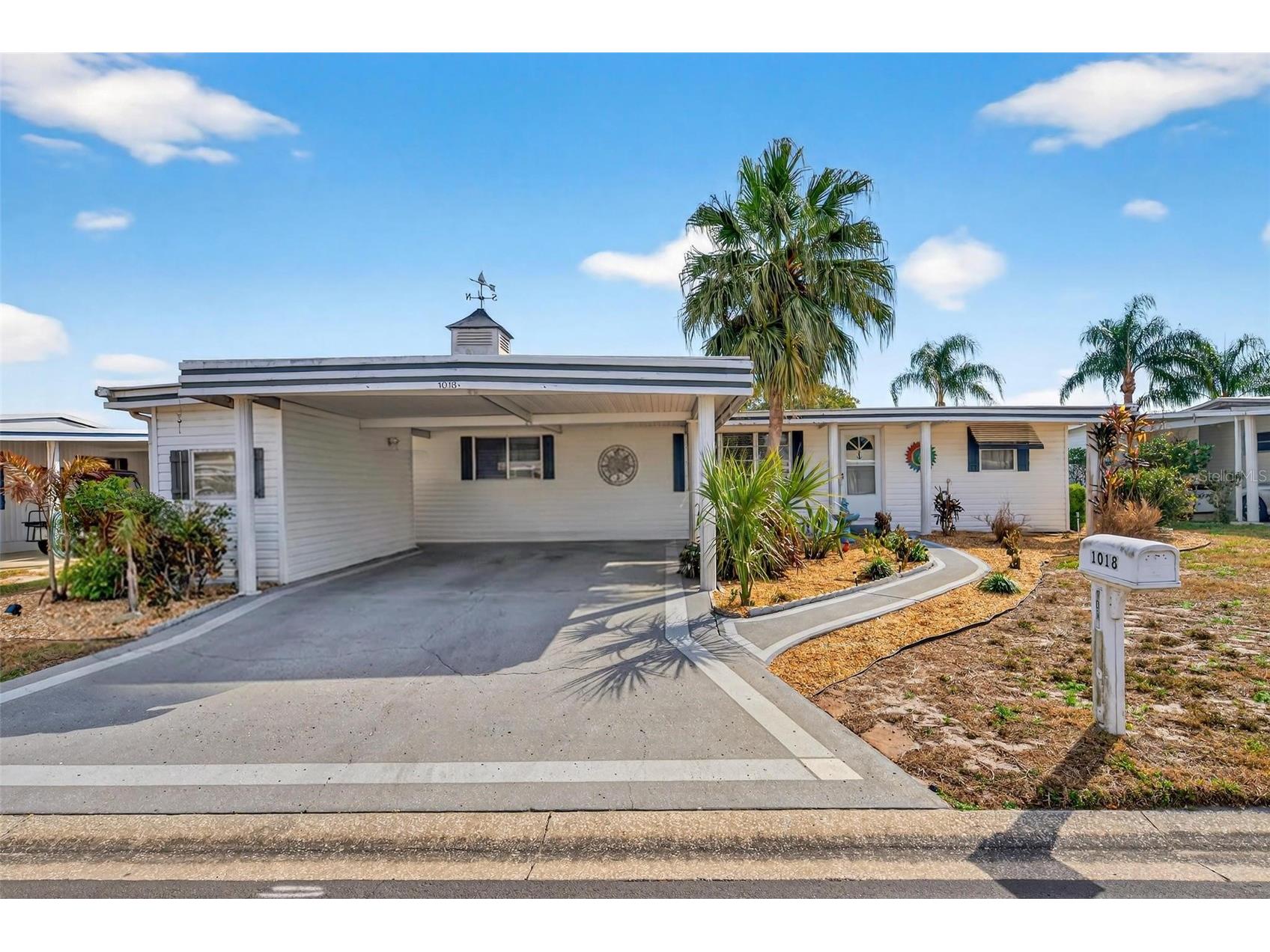 1018 Southland Drive Tavares FL 32778 - HARRIS CHAIN OF LAKES G5107639 image1