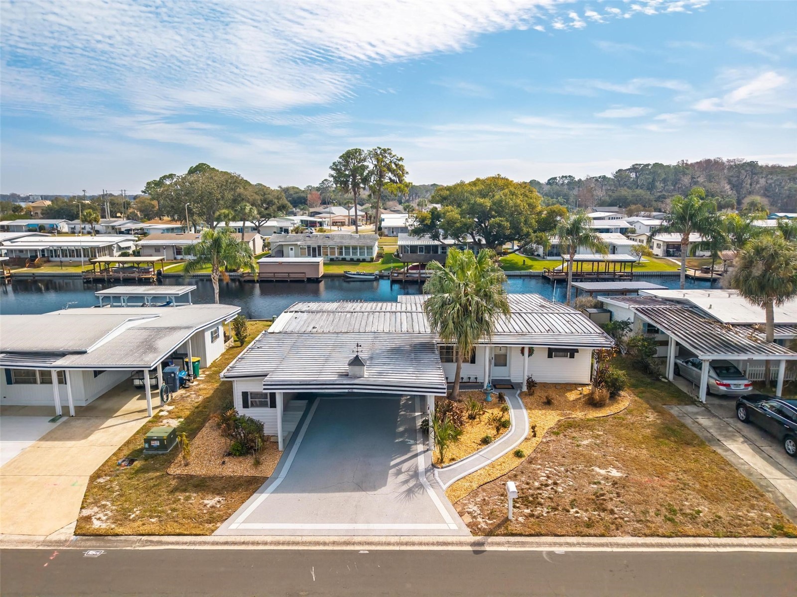 1018 Southland Drive Tavares FL 32778 - HARRIS CHAIN OF LAKES G5107639 image2