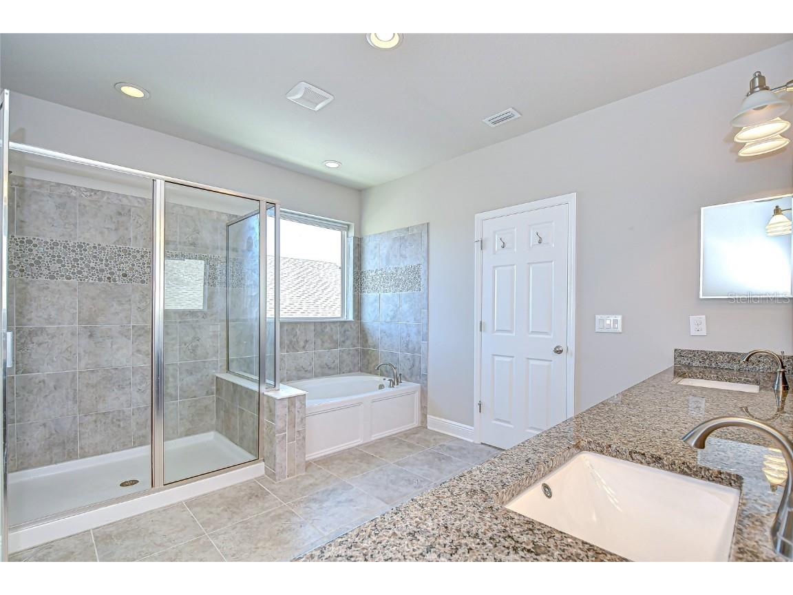 1018 Tracey Ann Loop Seffner FL 33584 TB8440569 image23