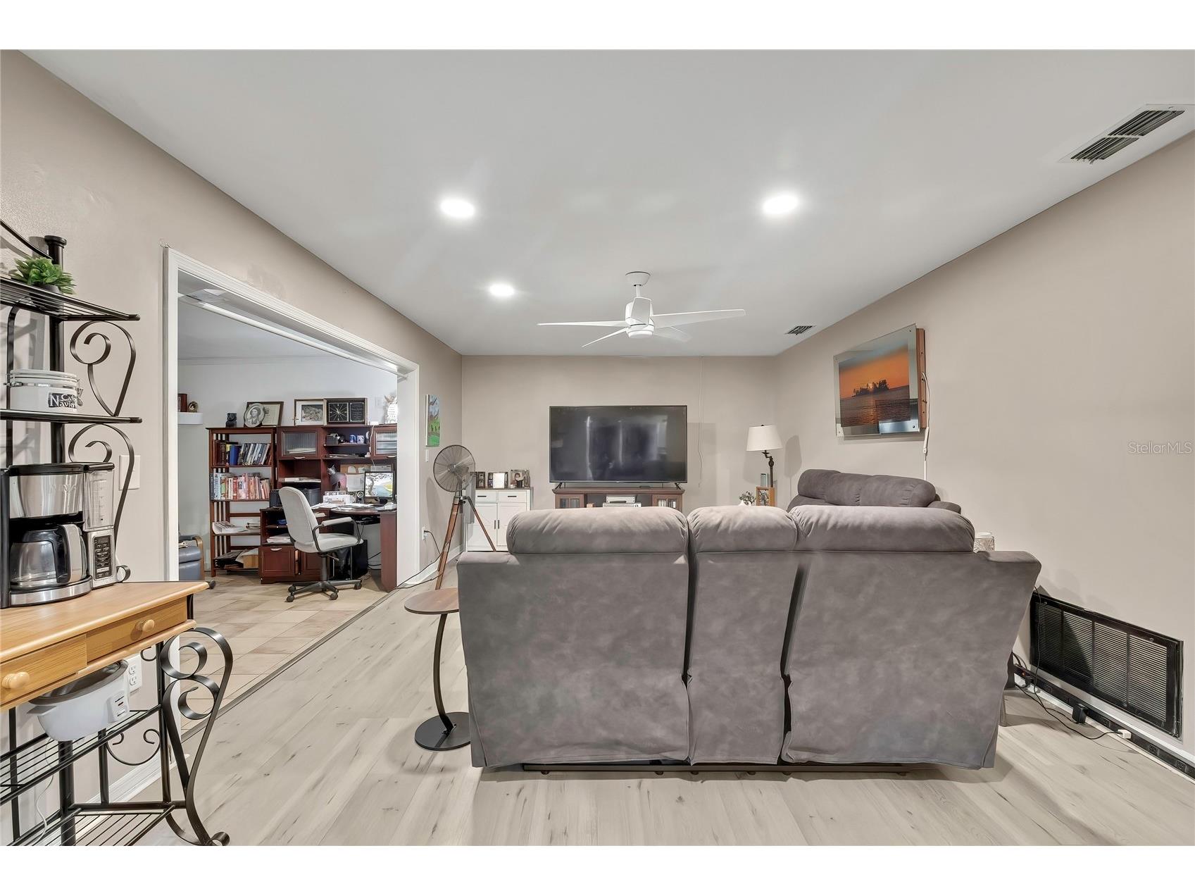 10185 Carrin Road Spring Hill FL 34608 W7886012 image7